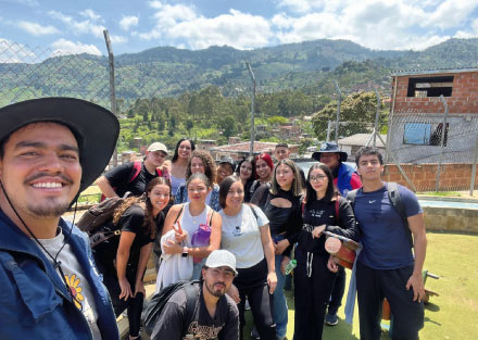 Innovación en el currículo: visita a la Vereda Granizal