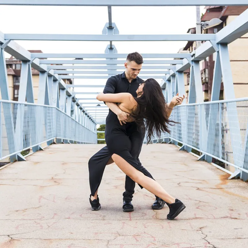 Conecta bailando: iniciación a la bachata
